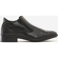 Czarne Botki Barringha. Czarne botki męskie Born2be, bez wzorów, eleganckie, bez obcasa, bez zapięcia. Za 139.99 zł.