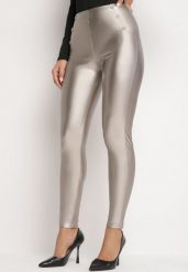 Srebrne Legginsy z Ekoskóry z Guzikami Wysokim Stanem i Gumką w Talii Sintheria. Szare legginsy damskie Born2be, z aplikacjami, z jeansu. Za 49.99 zł.
