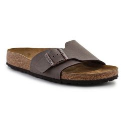 Klapki Birkenstock Catalina Bs W 1026510 brązowe. Brązowe klapki damskie na lato, bez wzorów, z materiału, eleganckie, bez obcasa, bez zapięcia. Za 517.53 zł.