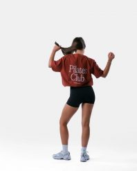 Damski oversize'owy T-shirt bawełniany – Pilates Club – ceglasty. Brązowe t-shirty damskie AESTHETICWOLF, s, bez wzorów, z bawełny, bez kołnierzyka, bez ramiączek. Za 129.99 zł.