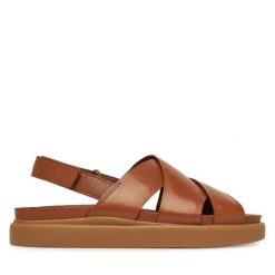Sandały Clarks. Brązowe sandały damskie Clarks, bez wzorów, bez obcasa, na płaskiej podeszwie, bez zapięcia. Za 379.99 zł.