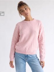 Sweter z ażurowymi rękawami, z domieszką wełny - różowy. Czerwone swetry nierozpinane damskie Sinsay, l, w ażurowe wzory, z wełny, bez kołnierzyka, bez ramiączek. Za 49.99 zł.