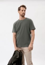 Gładki t-shirt, Comfort Fit, T-BAS. Brązowe t-shirty męskie Volcano, l, bez wzorów, z bawełny, bez kołnierzyka, bez ramiączek. Za 69.99 zł.