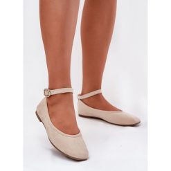 Eko Zamszowe Baleriny Z Paskiem I Klamrą Beżowe beżowy. Brązowe balerinki damskie bez wzorów, z zamszu, eleganckie, bez obcasa, na płaskiej podeszwie, bez zapięcia. Za 96.24 zł.
