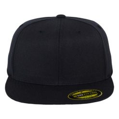 Czapka Z Daszkiem Premium 210. Czarne czapki damskie FLEXFIT, bez wzorów, z elastanu. Za 92.99 zł.