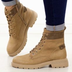 Beżowe botki damskie M.Daszyński 2501-3. Brązowe botki damskie M.Daszyński, na jesień, bez wzorów, z jeansu, z okrągłym noskiem, bez obcasa, na obcasie, bez zapięcia. W wyprzedaży za 159.20 zł.