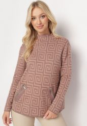 Ciemnobeżowy Sweter z Półgolfem o Geometrycznym Wzorze i Ozdobnymi Suwakami Waqaia. Brązowe swetry nierozpinane damskie Born2be, na zimę, bez wzorów, z dzianiny, bez kołnierzyka, bez ramiączek. Za 89.99 zł.