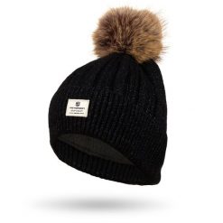Czapka zimowa Peterson PTN HAT-09 czarny. Czarne czapki damskie Peterson, na zimę, bez wzorów, z futra, eleganckie. Za 37.99 zł.