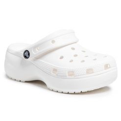 Klapki Crocs. Białe klapki damskie Crocs, bez wzorów, bez obcasa, bez zapięcia. Za 229.99 zł.