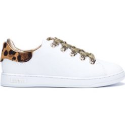 Guess Charlez Tenisówki Biały. Białe trampki i tenisówki damskie Guess, z aplikacjami, z materiału, bez zapięcia. Za 369.95 zł.