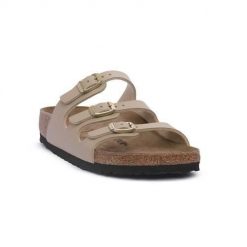 Klapki damskie Birkenstock 1029265. Brązowe klapki damskie Birkenstock, bez wzorów, z materiału, bez obcasa, bez zapięcia. Za 404.10 zł.