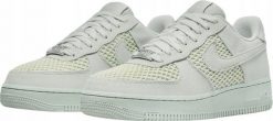 BUTY NIKE AIR FORCE 1'07 SZARE DAMSKIE SPORTOWE. Szare obuwie sportowe damskie Nike, bez wzorów, bez zapięcia, Nike Air Force. Za 379.00 zł.