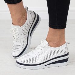 Białe NV skórzane ażurowe półbuty damskie na koturnie T.Sokolski 150. Białe półbuty damskie Sokolski, w ażurowe wzory, ze skóry, bez obcasa, na koturnie, bez zapięcia. Za 299.00 zł.