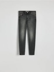 Jeansy slim fit ze średnim stanem - szary. Szare jeansy damskie Reserved, bez wzorów, z bawełny. W wyprzedaży za 39.99 zł.