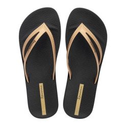 Klapki damskie japonki Ipanema Bossa Soft. Czarne klapki damskie Ipanema, bez wzorów, z gumy, bez obcasa, bez zapięcia. Za 89.00 zł.