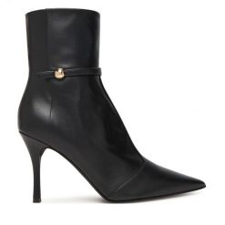 Botki Furla. Czarne botki damskie Furla, bez wzorów, bez obcasa, na szpilce, bez zapięcia. Za 1,389.00 zł.