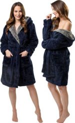 Tutumi Szlafrok damski Jordan Navy Grey M. Niebieskie szlafroki damskie Tutumi, m, bez wzorów, bez ramiączek, bez kaptura. Za 69.00 zł.