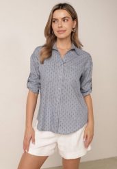Granatowa Bawełniana Koszula Oversize z Tkaniny Plumetti z Metaliczną Nicią Hepsolea. Niebieskie koszule damskie Born2be, m, bez wzorów, z bawełny, eleganckie, bez kołnierzyka, bez ramiączek. Za 79.99 zł.
