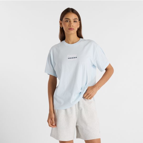 Koszulka damska New Balance WT51541IB – niebieska. Niebieskie bluzki damskie New Balance, xl, bez wzorów, z bawełny, eleganckie, bez kołnierzyka, bez ramiączek. Za 79.99 zł.