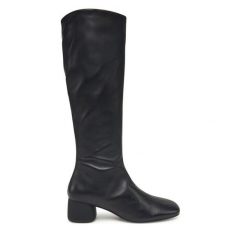 Kozaki Vagabond Shoemakers. Czarne kozaki damskie Vagabond Shoemakers, bez wzorów, bez obcasa, na słupku, bez zapięcia. Za 1,089.00 zł.
