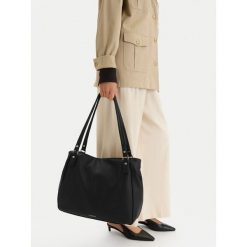 Torebka Lasocki. Czarne shopperki damskie Lasocki, bez wzorów, bez dodatków. Za 199.99 zł.