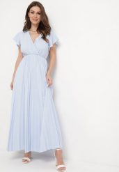 Jasnoniebieska Sukienka Maxi Plisowana z Kopertową Górą Rozkloszowany Fason Anelea. Niebieskie sukienki damskie Born2be, na imprezę, m, bez wzorów, bez kołnierzyka, bez ramiączek, maxi, kopertowe. Za 49.99 zł.