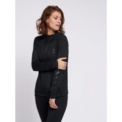Bluza fitness damska Hummel zip Selby. Szare bluzy damskie Hummel, na wiosnę, xs, bez wzorów, z dżerseju, klasyczne, bez ramiączek, z kapturem. Za 244.60 zł.