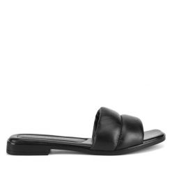 Klapki Lasocki. Czarne klapki damskie Lasocki, bez wzorów, bez obcasa, bez zapięcia. Za 129.99 zł.