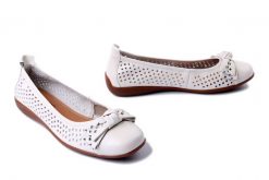 JOSEF SEIBEL 74824 133 000 Fenja 24 weiss, baleriny damskie. Białe balerinki damskie Josef Seibel, na lato, w ażurowe wzory, ze skóry, bez obcasa, bez zapięcia. Za 305.92 zł.