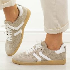 Beżowe skórzane półbuty damskie Vinceza 66905. Brązowe półbuty damskie VINCEZA, na jesień, bez wzorów, z jeansu, casualowe, z okrągłym noskiem, bez obcasa, na płaskiej podeszwie, bez zapięcia. Za 219.00 zł.