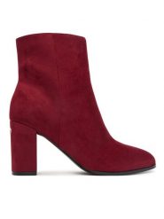 Guess Botki FLFBER SUE10 Bordowy. Czerwone botki damskie Guess, z aplikacjami, z materiału, bez obcasa, na słupku, bez zapięcia. Za 544.99 zł.