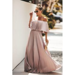 Sukienka LELA PUDRA. Czerwone sukienki damskie Sukienka LELA PUDRA, l, bez wzorów, bez kołnierzyka, bez ramiączek. W wyprzedaży za 129.00 zł.