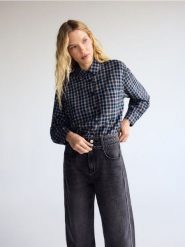 Flanelowa koszula w kratę - szary. Szare koszule damskie Reserved, l, bez wzorów, z bawełny, bez kołnierzyka, bez ramiączek. Za 139.99 zł.