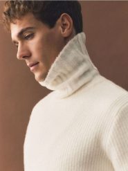 Sweter z domieszką wełny - złamana biel. Swetry męskie Reserved, l, bez wzorów, z dzianiny, bez kołnierzyka, bez ramiączek. Za 179.99 zł.