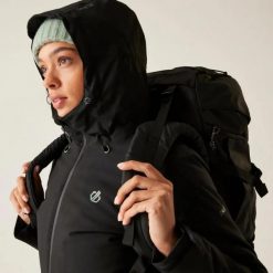 Damska wodoodporna kurtka z kapturem Dare 2B Torrek Blaze. Czerwone kurtki sportowe damskie Dare 2B, bez wzorów, z materiału, bez ramiączek, z kapturem, trekkingowe. Za 427.00 zł.