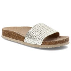 Srebrne Klapki Yokono Eleganckie Skórzane Buty Damskie. Szare klapki damskie Yokono, bez wzorów, eleganckie, bez obcasa, bez zapięcia. Za 109.00 zł.