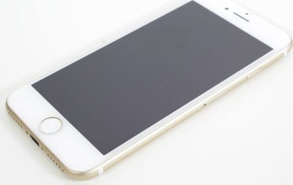 Smartfon poleasingowy Apple iPhone 7 2/32GB Złoty Powystawowy. Żółte smartfony Apple. Za 239.00 zł.