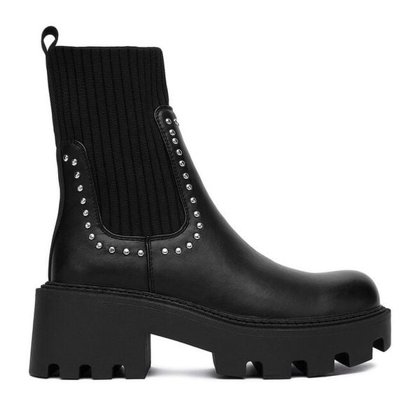 Botki DeeZee. Czarne botki damskie DeeZee, bez wzorów, bez obcasa, na słupku, bez zapięcia. Za 149.99 zł.