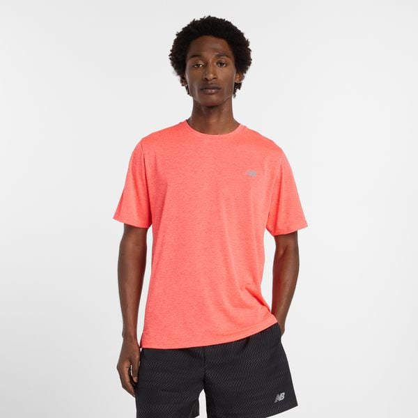 Koszulka męska New Balance MT41253URR – pomarańczowa. Brązowe koszulki sportowe męskie New Balance, m, bez wzorów, z materiału, bez ramiączek, na fitness i siłownię. Za 199.99 zł.