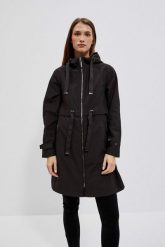 Parka z kapturem czarna. Czarne parki damskie MOODO, bez wzorów, z poliesteru, z kapturem. W wyprzedaży za 119.99 zł.