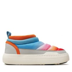 Botki Moon Boot. Botki damskie Moon Boot, bez wzorów, bez obcasa, na płaskiej podeszwie, bez zapięcia. Za 739.99 zł.