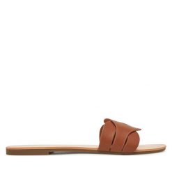 Klapki ONLY Shoes. Brązowe klapki damskie ONLY Shoes, bez wzorów, bez obcasa, bez zapięcia. Za 99.99 zł.