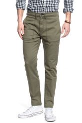 LEE AUSTIN MĘSKIE SPODNIE MATERIAŁOWE LICHEN GREEN L71BLE82 112119536. Zielone spodnie materiałowe męskie Lee, bez wzorów, z materiału. Za 199.99 zł.