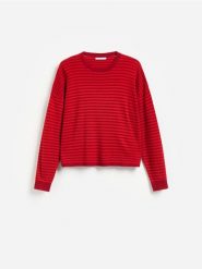 Sweter w paski - czerwony. Czerwone swetry nierozpinane damskie Reserved, l, bez wzorów, z dzianiny, bez kołnierzyka, bez ramiączek. Za 99.99 zł.