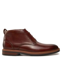 Trzewiki Clarks. Brązowe botki męskie Clarks, bez wzorów, bez obcasa, bez zapięcia. Za 459.99 zł.