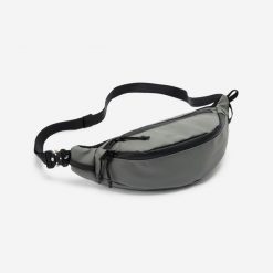 Torebka nerka hydrofobowa 2 kieszenie. Szare saszetki i nerki męskie Decathlon, bez wzorów, z materiału. W wyprzedaży za 59.99 zł.