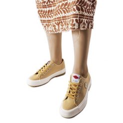 Beżowe trampki Lee Cooper LCW-23-44-1655L beżowy. Brązowe trampki i tenisówki damskie bez wzorów, bez zapięcia. Za 172.26 zł.