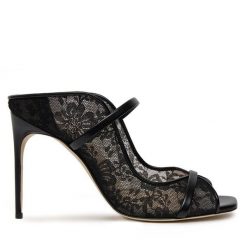 Klapki MALONE SOULIERS. Czarne klapki damskie MALONE SOULIERS, bez wzorów, bez obcasa, bez zapięcia. Za 3,119.00 zł.
