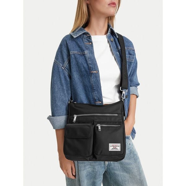 Torebka Guess Jeans. Czarne listonoszki damskie Guess Jeans, z aplikacjami, z jeansu, bez dodatków. Za 179.99 zł.