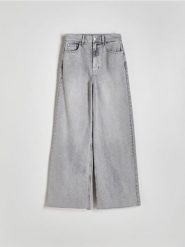 Jeansy wide leg - szary. Szare jeansy damskie Reserved, bez wzorów, z bawełny. W wyprzedaży za 139.99 zł.
